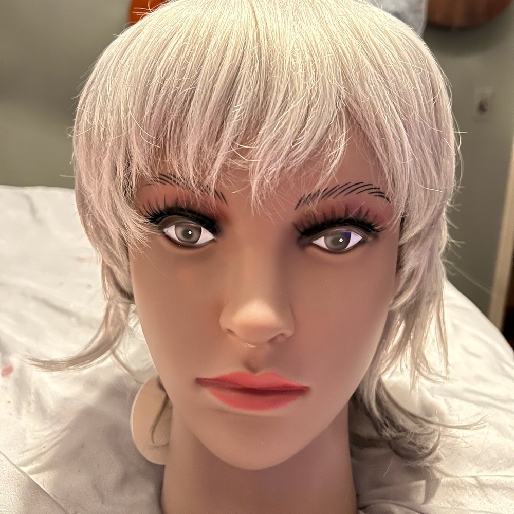 New with Tags Silver pixie cut synthetic wig. The brand is Niner.